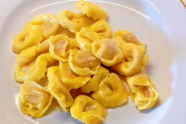 Rasa Kampung Halaman, Persinggungan Budaya &hellip;