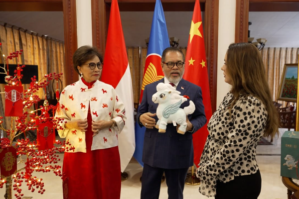 Presenter CGTN, Ioana Gomoi, Beri Kejutan Kepada &hellip;