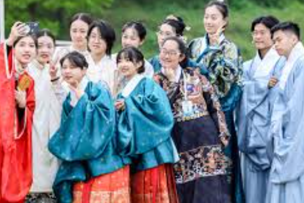 Hanfu Jadi Tren di Bandara dan Destinasi Wisata &hellip;