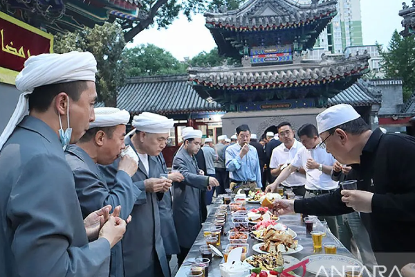 Ramadan Bertemu Tahun Baru Imlek di China dalam Peristiwa Langka