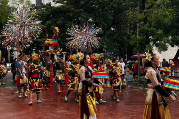 Potret : Kemeriahan Parade Harmoni Nusantara